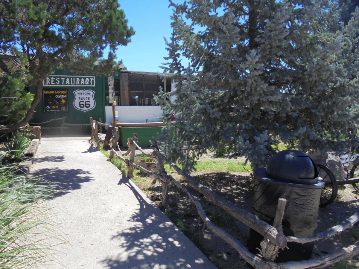 Grand Canyon Caverns Inn พีชสปริงส์ ภายนอก รูปภาพ