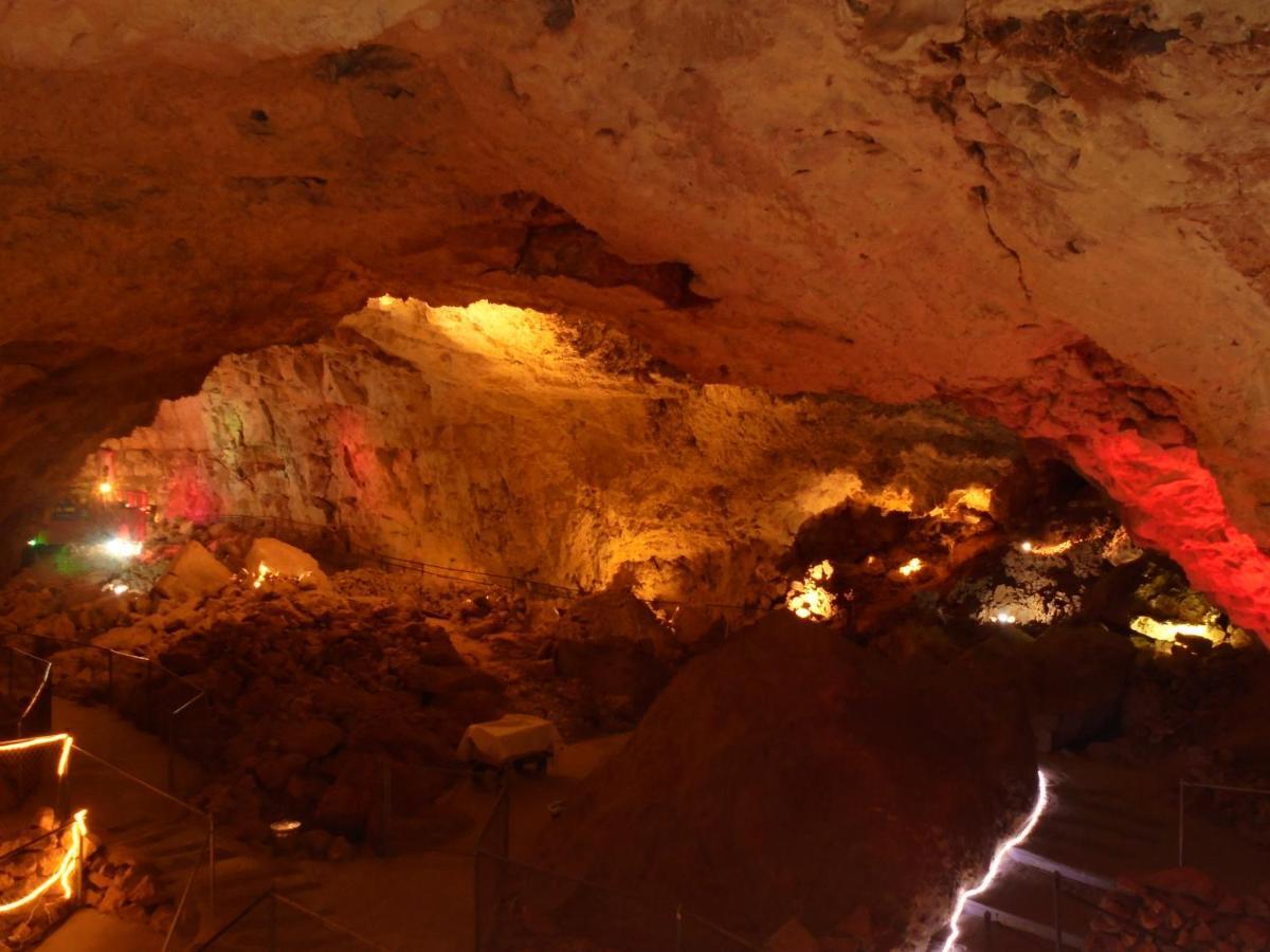 Grand Canyon Caverns Inn พีชสปริงส์ ภายนอก รูปภาพ