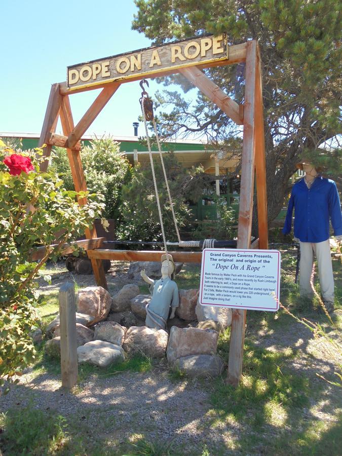 Grand Canyon Caverns Inn พีชสปริงส์ ภายนอก รูปภาพ