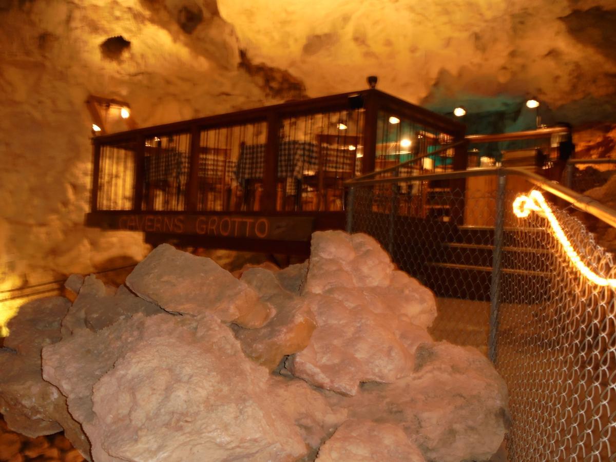 Grand Canyon Caverns Inn พีชสปริงส์ ภายนอก รูปภาพ