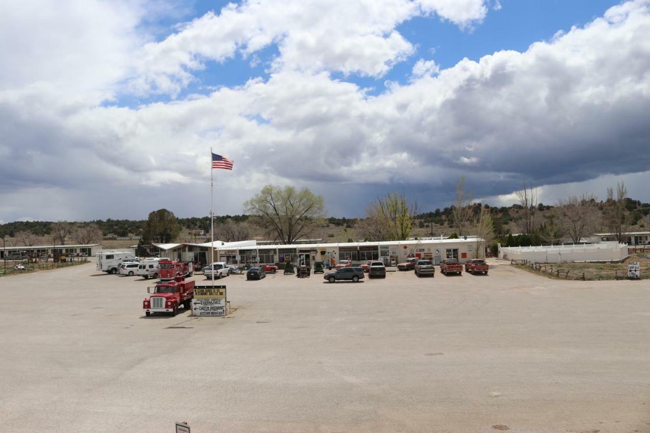 Grand Canyon Caverns Inn พีชสปริงส์ ภายนอก รูปภาพ