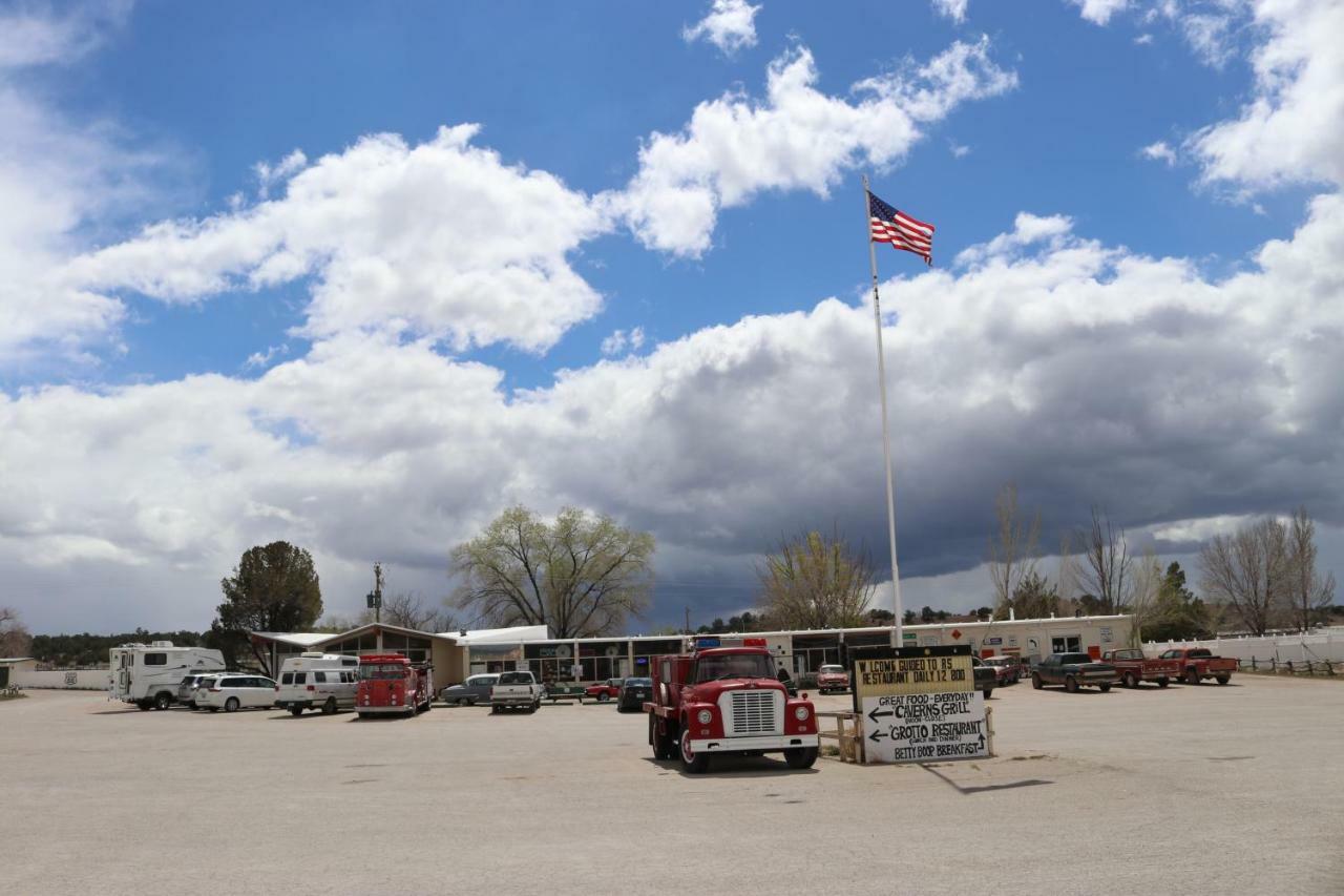 Grand Canyon Caverns Inn พีชสปริงส์ ภายนอก รูปภาพ