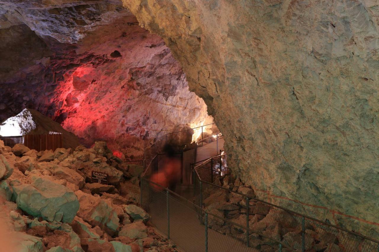 Grand Canyon Caverns Inn พีชสปริงส์ ภายนอก รูปภาพ