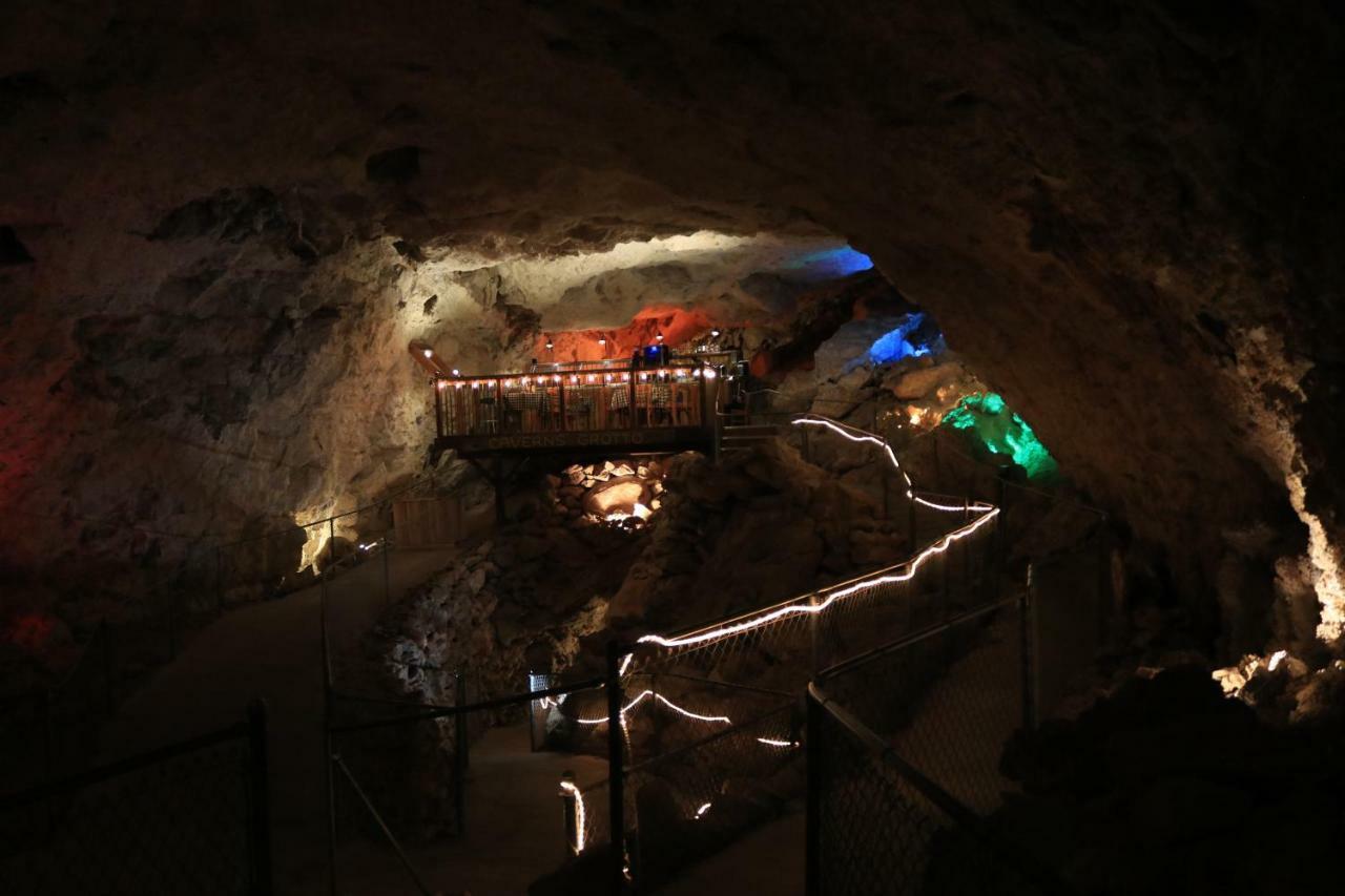 Grand Canyon Caverns Inn พีชสปริงส์ ภายนอก รูปภาพ